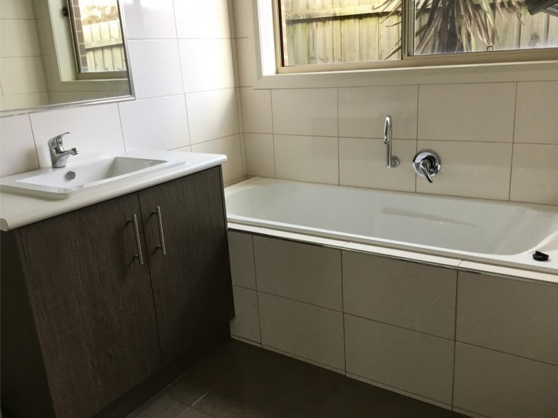 15 Norman Road, Drouin VIC 3818