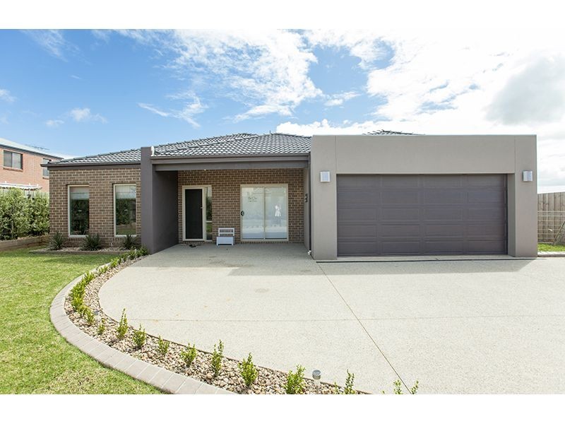 15 Norman Road, Drouin VIC 3818