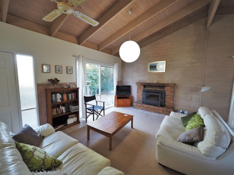 39 Ash Ave, Sandy Point VIC 3959