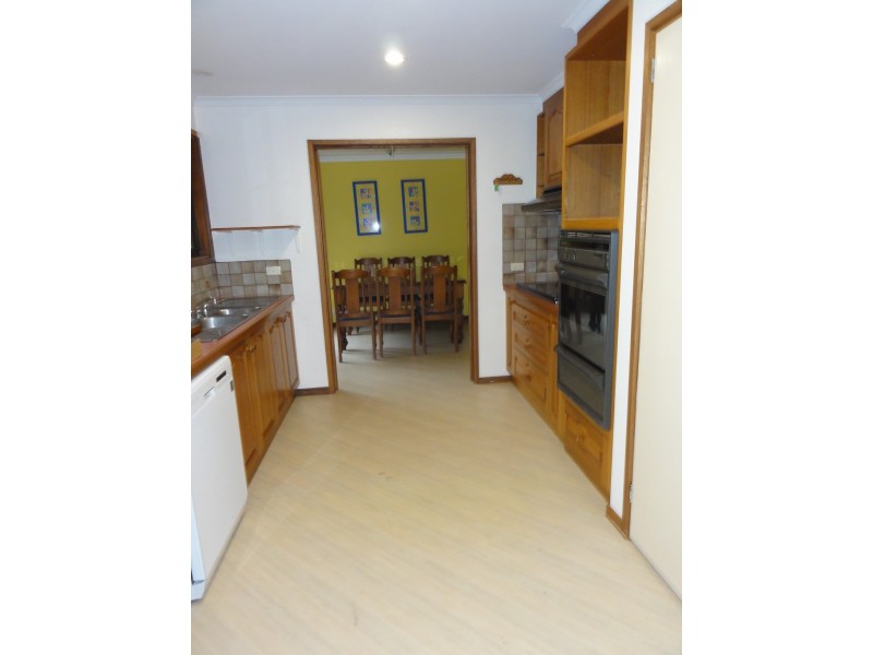 9 Pioneer St, Foster VIC 3960