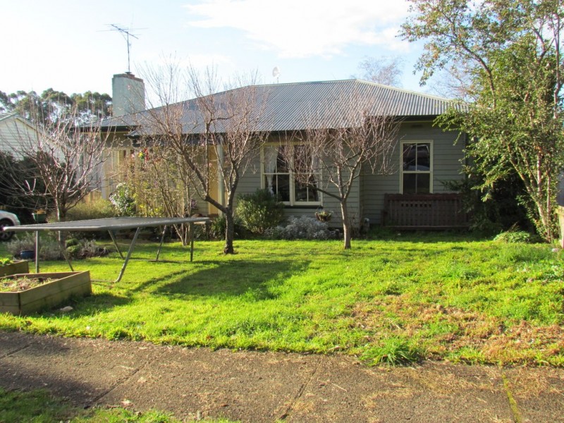16 Centre Avenue, Warragul VIC 3820