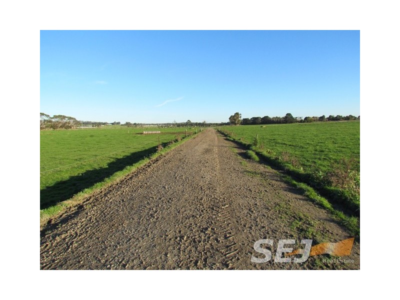 270 North Yannathan Road, Modella VIC 3816