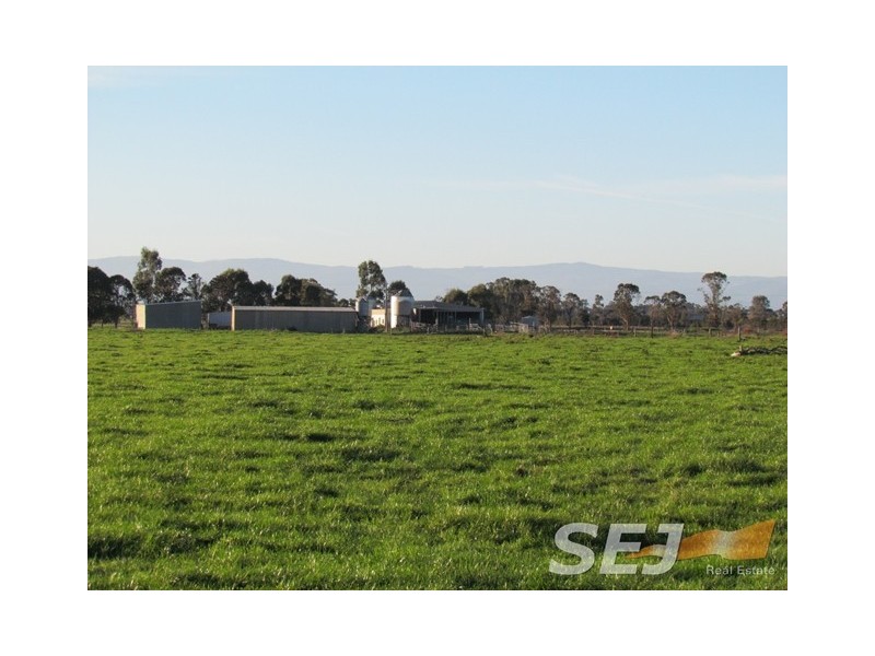 270 North Yannathan Road, Modella VIC 3816
