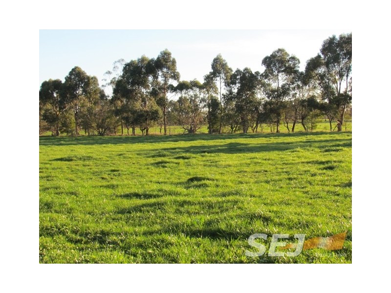 270 North Yannathan Road, Modella VIC 3816