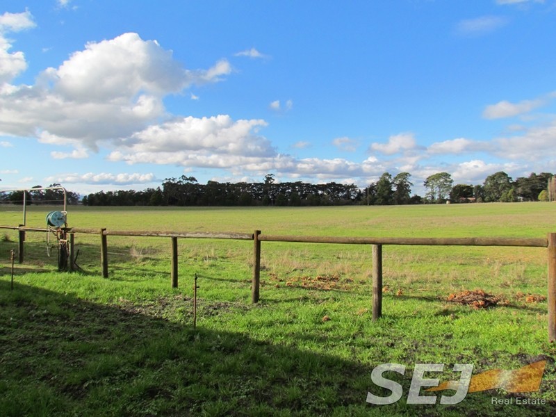 145 Mountain Glen Drive, Trafalgar East VIC 3824