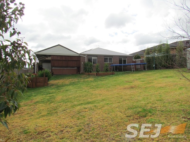 23 Shae Crescent, Drouin VIC 3818