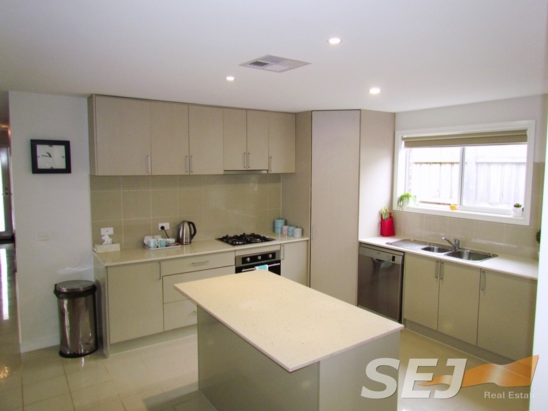 23 Shae Crescent, Drouin VIC 3818