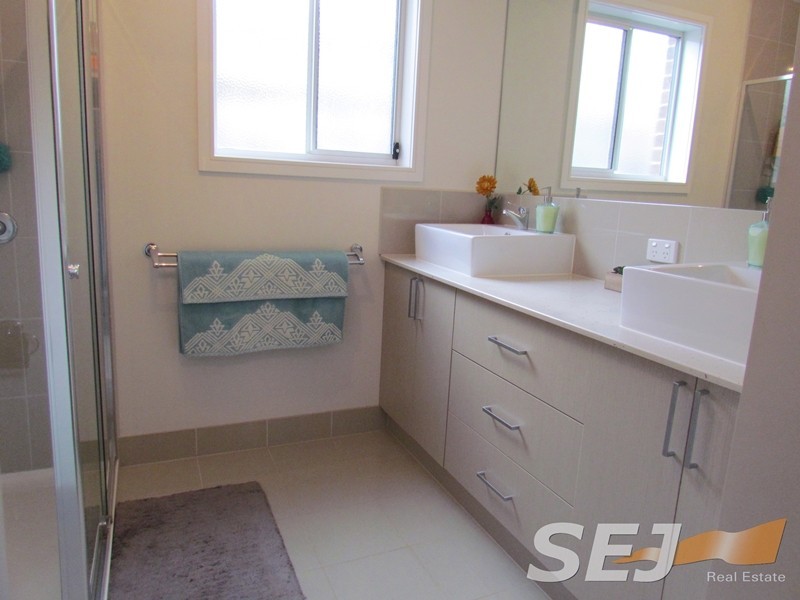 23 Shae Crescent, Drouin VIC 3818