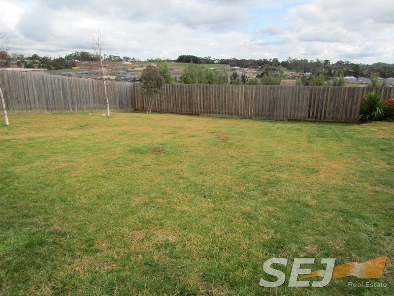 23 Shae Crescent, Drouin VIC 3818