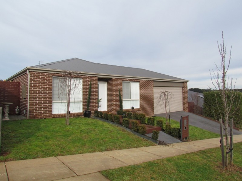 23 Shae Crescent, Drouin VIC 3818