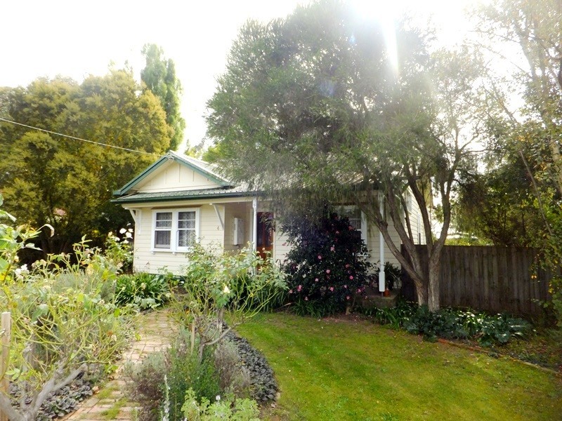 4 Waterloo Road, Trafalgar VIC 3824