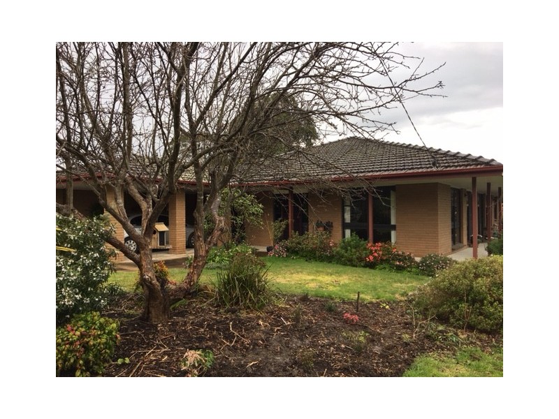 8 Davis Rd, Foster VIC 3960