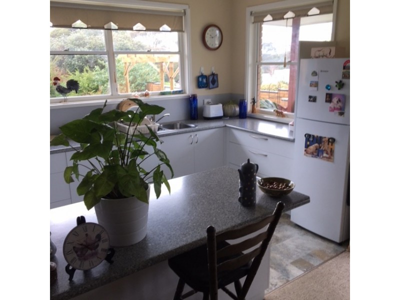 8 Davis Rd, Foster VIC 3960