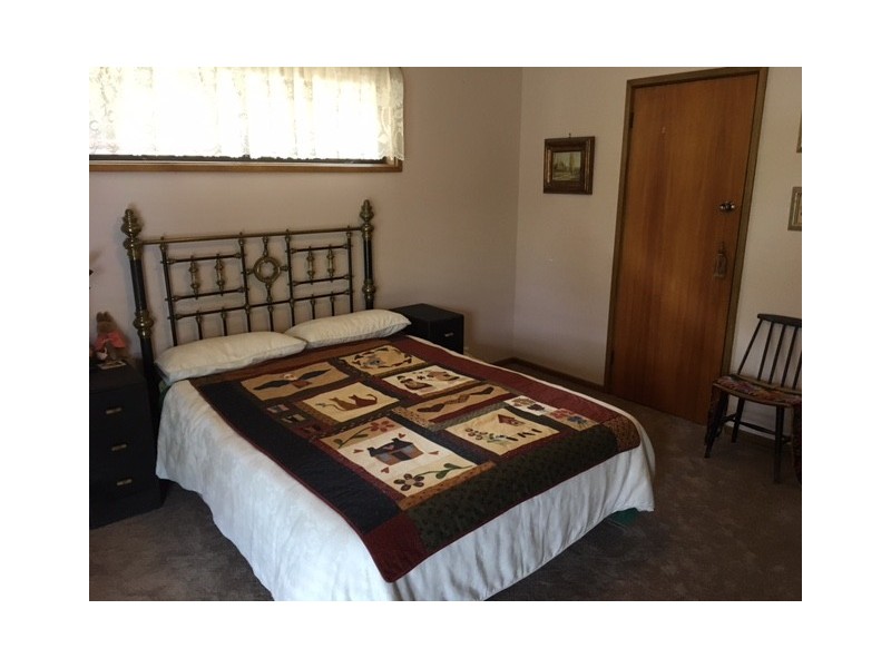 8 Davis Rd, Foster VIC 3960