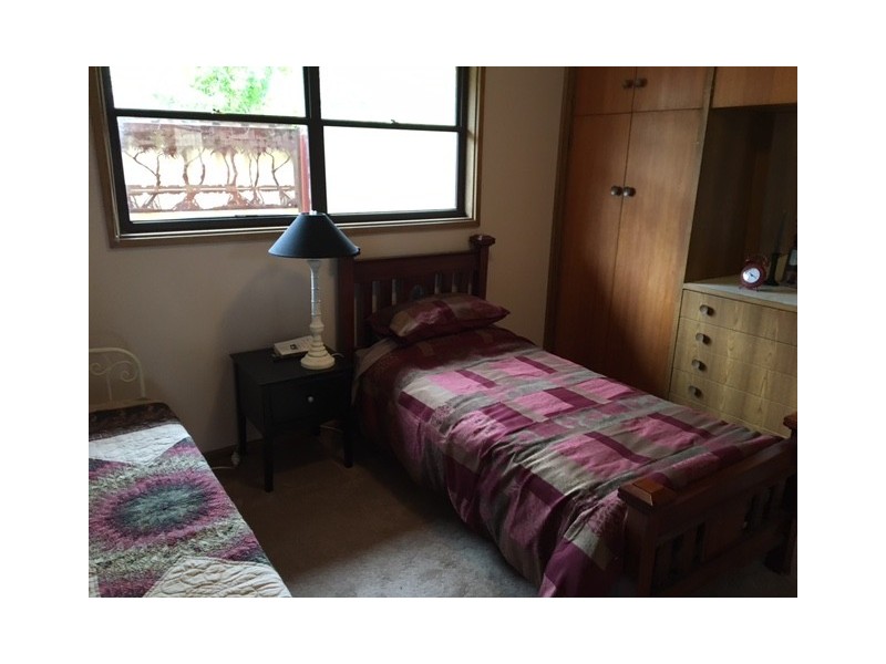 8 Davis Rd, Foster VIC 3960