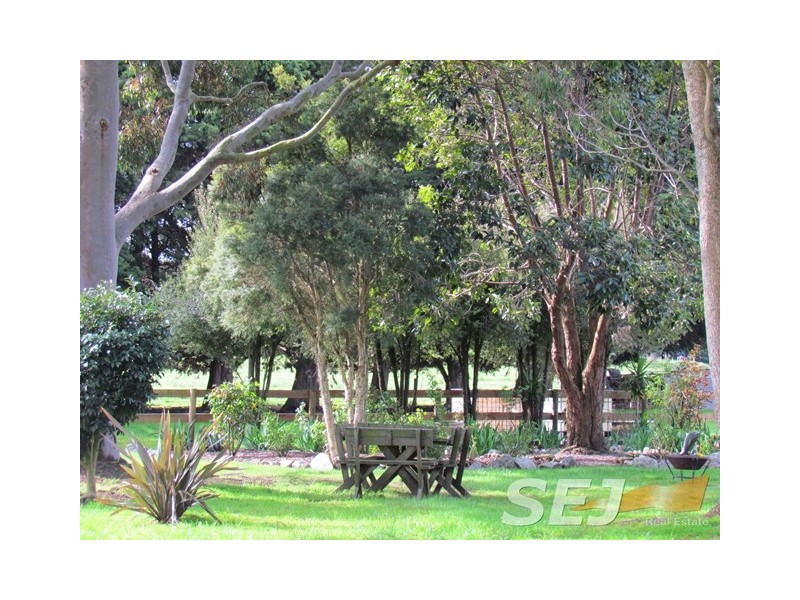 290 Sheehan Road, Hallora VIC 3818