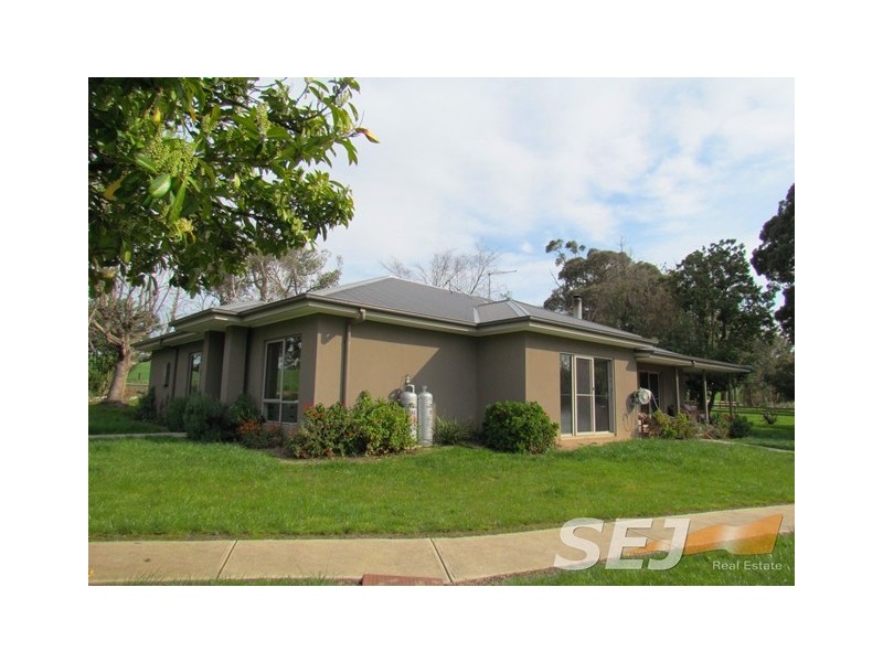 290 Sheehan Road, Hallora VIC 3818