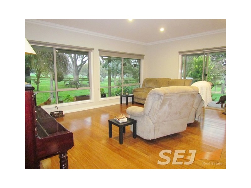 290 Sheehan Road, Hallora VIC 3818