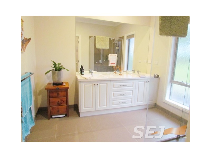 290 Sheehan Road, Hallora VIC 3818