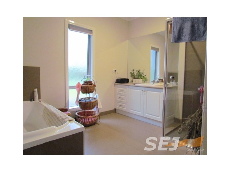 290 Sheehan Road, Hallora VIC 3818