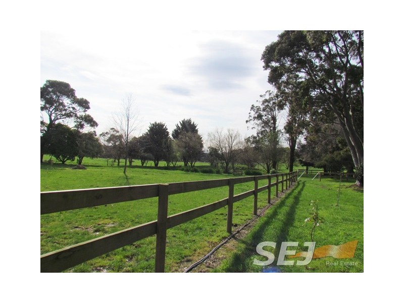 290 Sheehan Road, Hallora VIC 3818