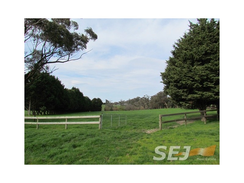 290 Sheehan Road, Hallora VIC 3818