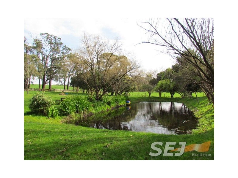 290 Sheehan Road, Hallora VIC 3818