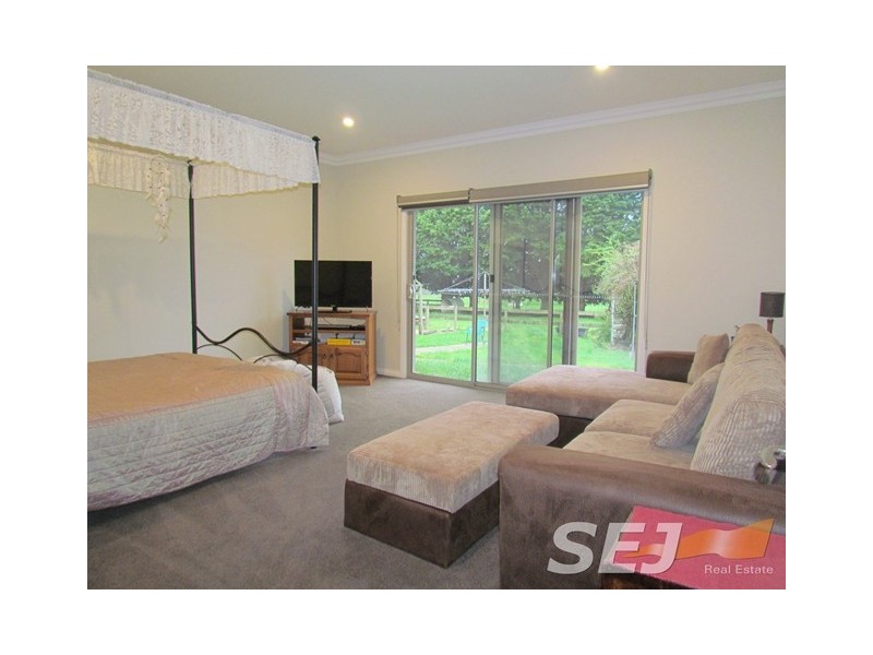 290 Sheehan Road, Hallora VIC 3818