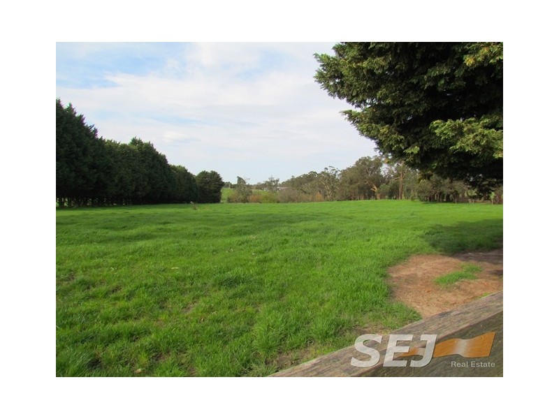 290 Sheehan Road, Hallora VIC 3818