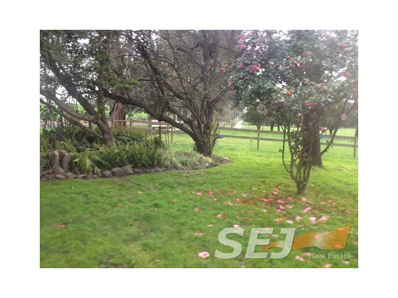 290 Sheehan Road, Hallora VIC 3818