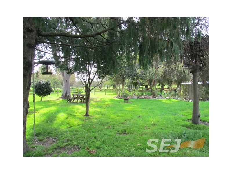 290 Sheehan Road, Hallora VIC 3818