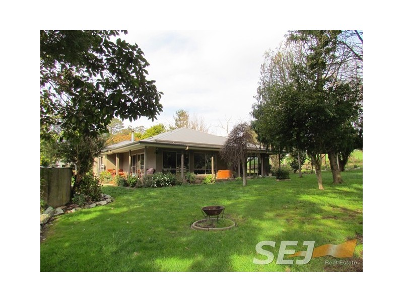 290 Sheehan Road, Hallora VIC 3818