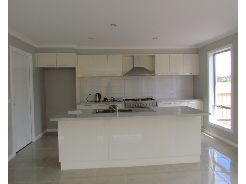 16 Hogan Court, Drouin VIC 3818