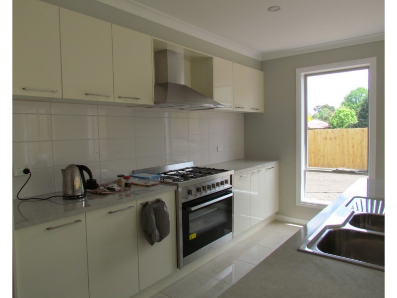 16 Hogan Court, Drouin VIC 3818