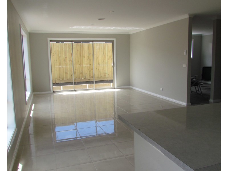 16 Hogan Court, Drouin VIC 3818