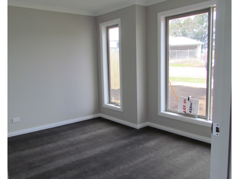 16 Hogan Court, Drouin VIC 3818