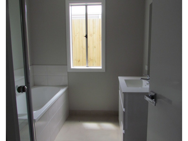 16 Hogan Court, Drouin VIC 3818