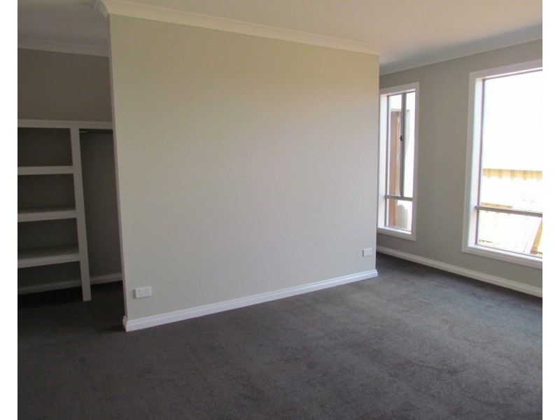 16 Hogan Court, Drouin VIC 3818