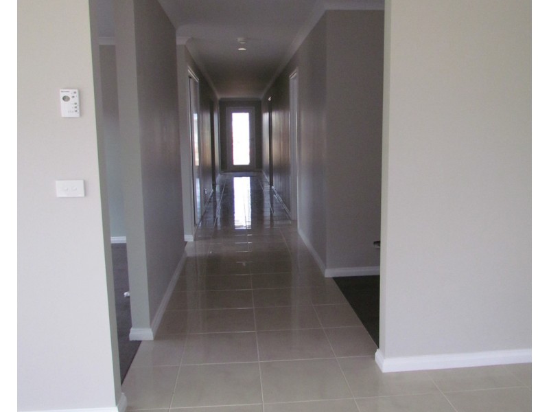 16 Hogan Court, Drouin VIC 3818