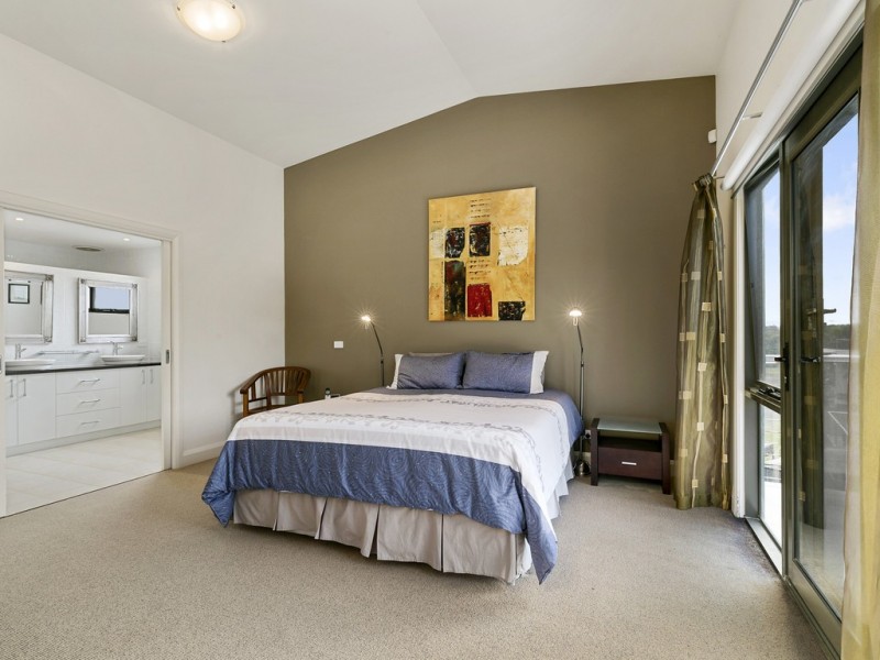 16 Oceanview Pde, Sandy Point VIC 3959