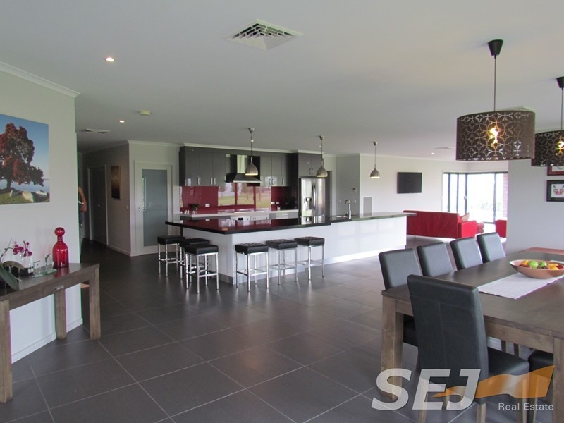 180 North Yannathan Road, Modella VIC 3816