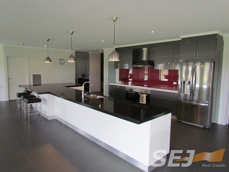 180 North Yannathan Road, Modella VIC 3816