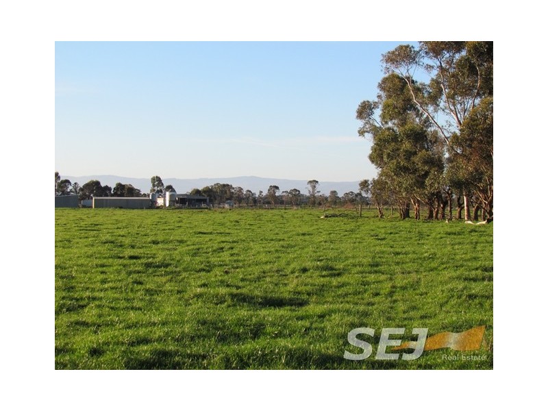 180 North Yannathan Road, Modella VIC 3816