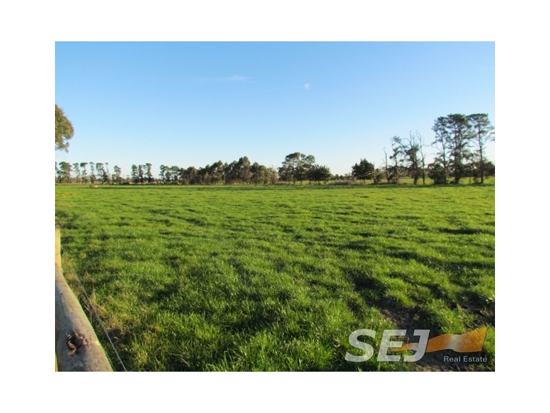 180 North Yannathan Road, Modella VIC 3816