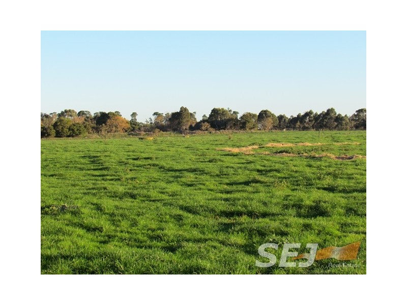 180 North Yannathan Road, Modella VIC 3816