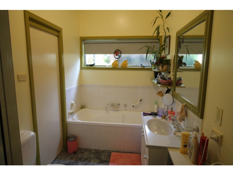 37 Pioneer Street, Foster VIC 3960