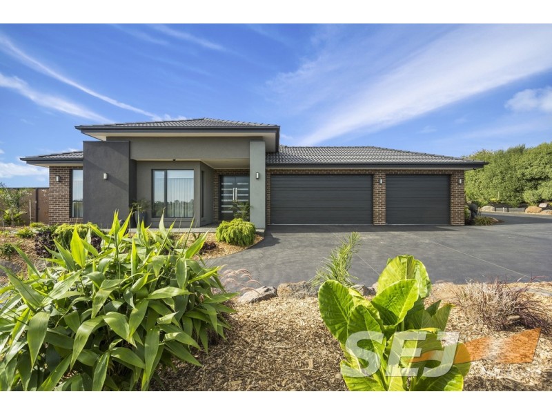 13 Golf View Court, Drouin VIC 3818