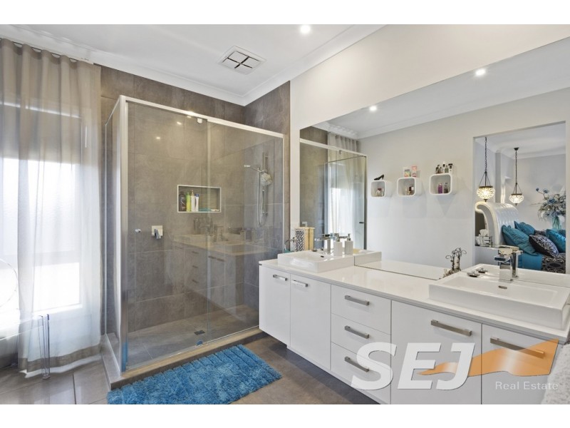 13 Golf View Court, Drouin VIC 3818