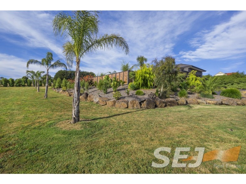 13 Golf View Court, Drouin VIC 3818