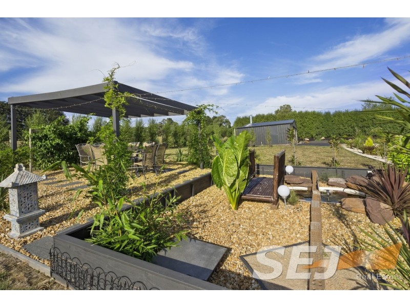 13 Golf View Court, Drouin VIC 3818